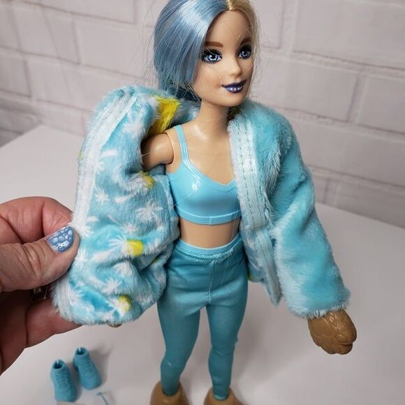 COOL Barbie Cutie Reveal Blue Dolphin Costume-Themed Articulated Doll - Picture 9 of 11